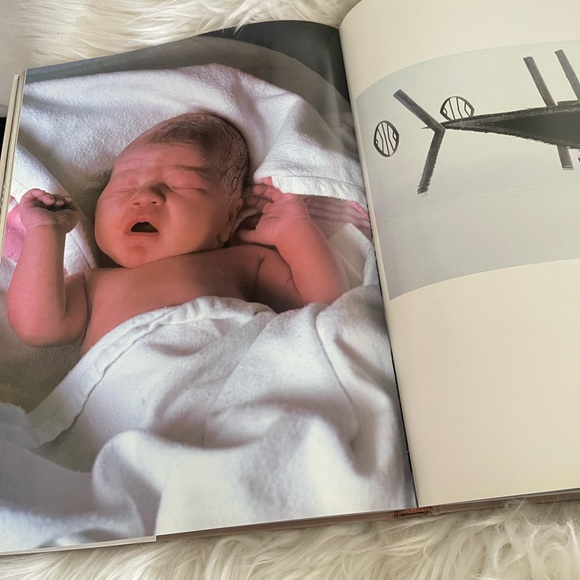 A day in the life of Canada large picture book - Picture 3 of 6